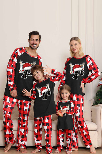 Pijama de Navidad familiar con estampado de árbol y ciervo negro y rojo
